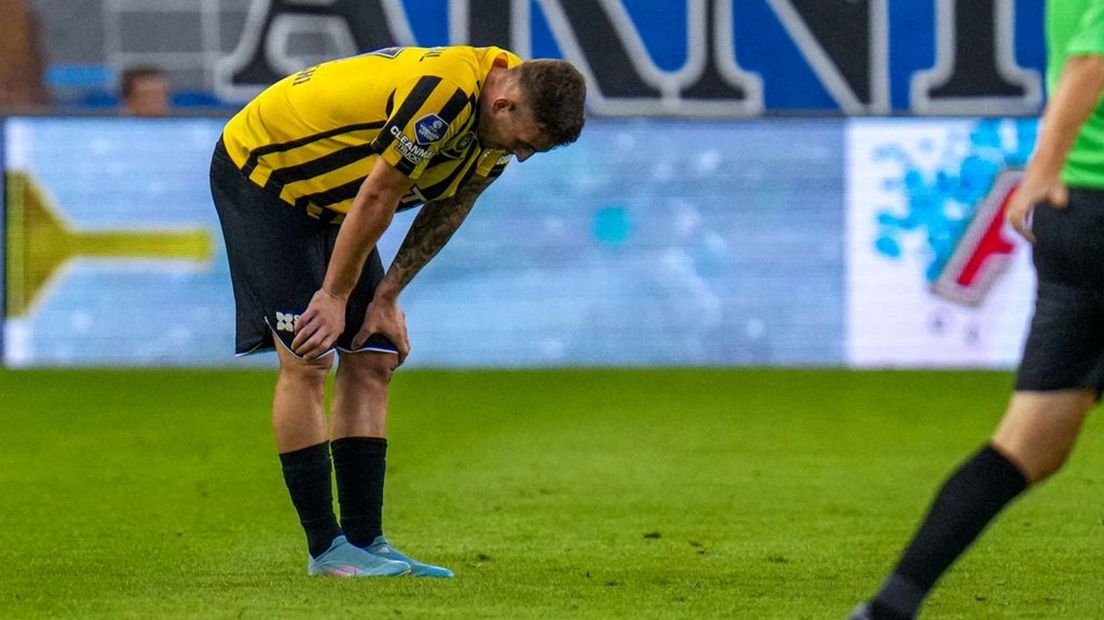 Vitesse heeft het op meerdere fronten al maanden moeilijk.