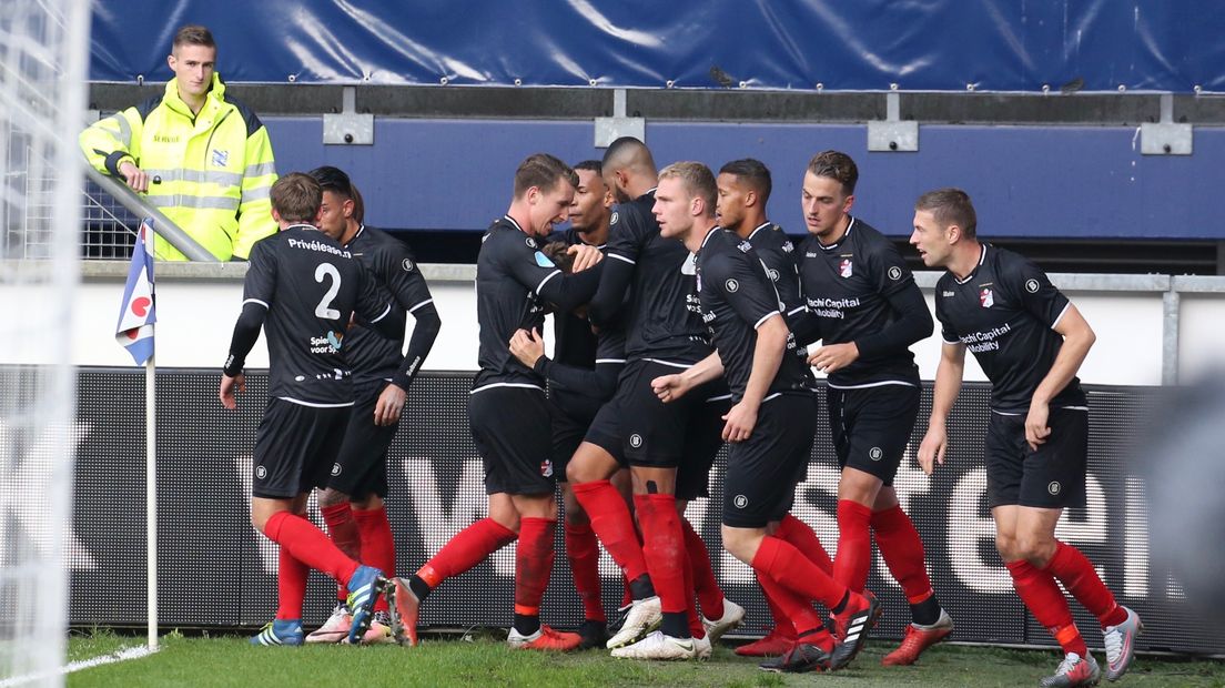 FC Emmen juicht, maar niet voor het allereerste doelpunt in de eredivisie (Rechten: Gerrit Rijkens)