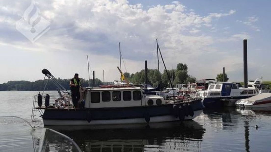 De boot die de man uit Den Haag niet kon aanmeren.