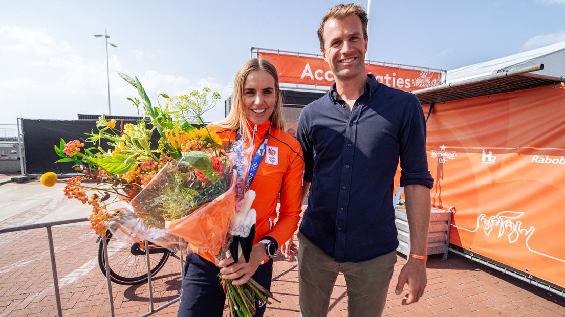 Marit Bouwmeester met wethouder Bredemeijer