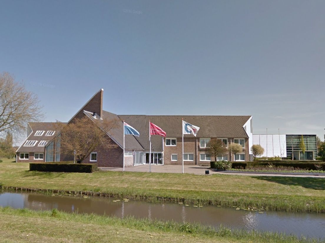 Gemeentehuis Cromstrijen in Numansdorp