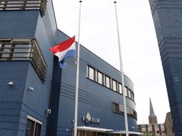 Politie hangt vlag halfstok ter herdenking omgekomen medewerkers