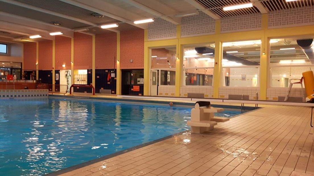 Het nieuwe wedstrijdbad krijgt twee banen meer dan het huidige zwembad De Dolfijn (Rechten: RTV Drenthe)