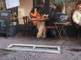 Raam valt in drukke Utrechtse winkelstraat kapot tussen het publiek