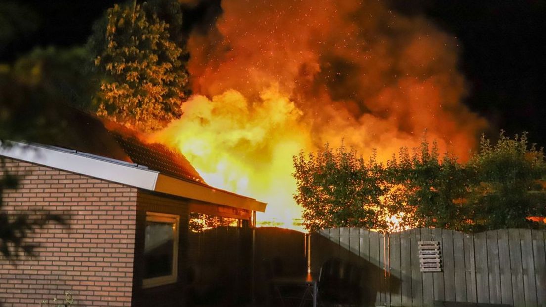 Een uitslaande brand in Nunspeet, afgelopen nacht.