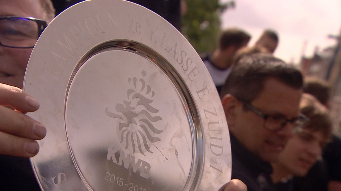 MZC'11 uit Zierikzee viert kampioenschap (video)
