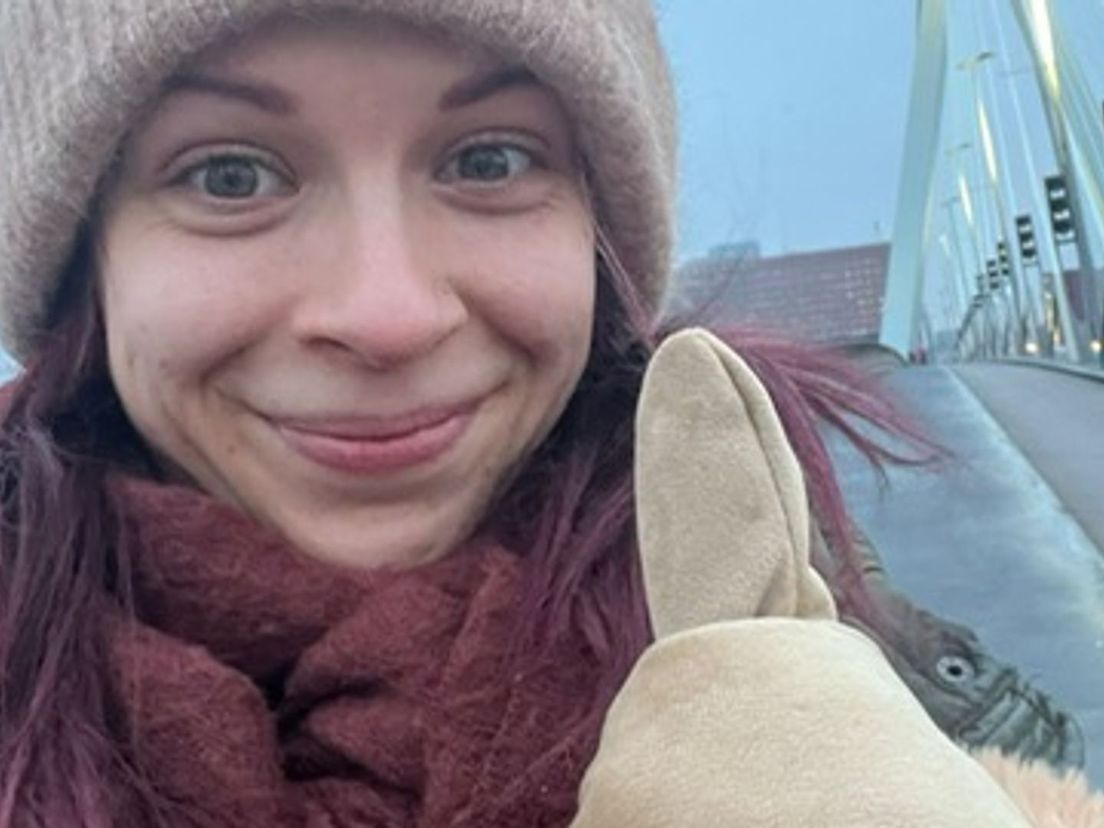 Kasia in het winterse Rotterdam vanaf haar werk op weg naar huis.