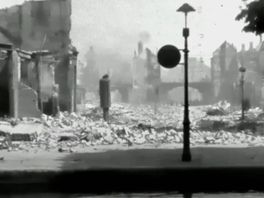Niet eerder vertoonde beelden van Rotterdam kort na het bombardement - bekijk ze hier