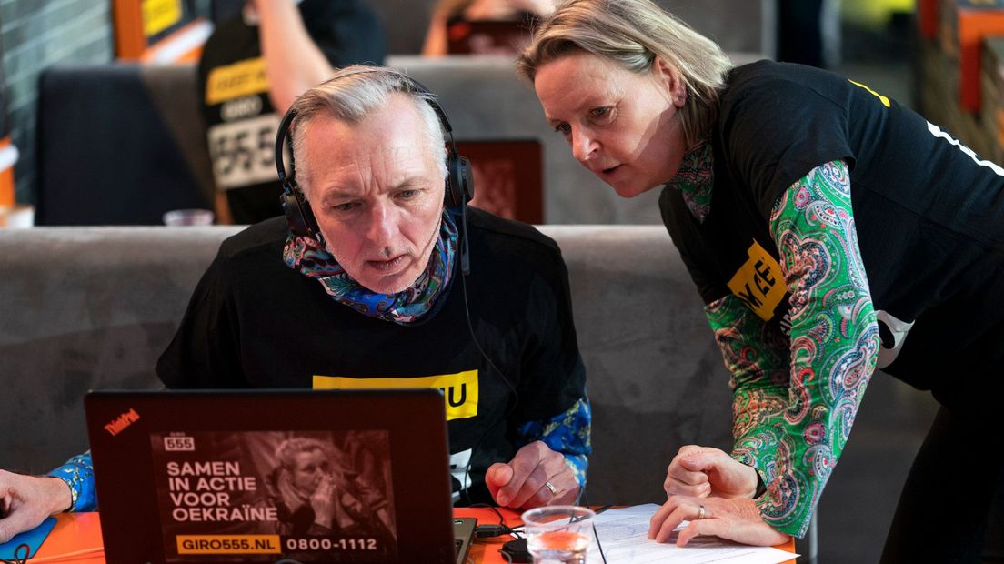 De Noordwijkse Martien en Erika Meiland zitten in het belpanel bij het Nederlands Instituut voor Beeld en Geluid