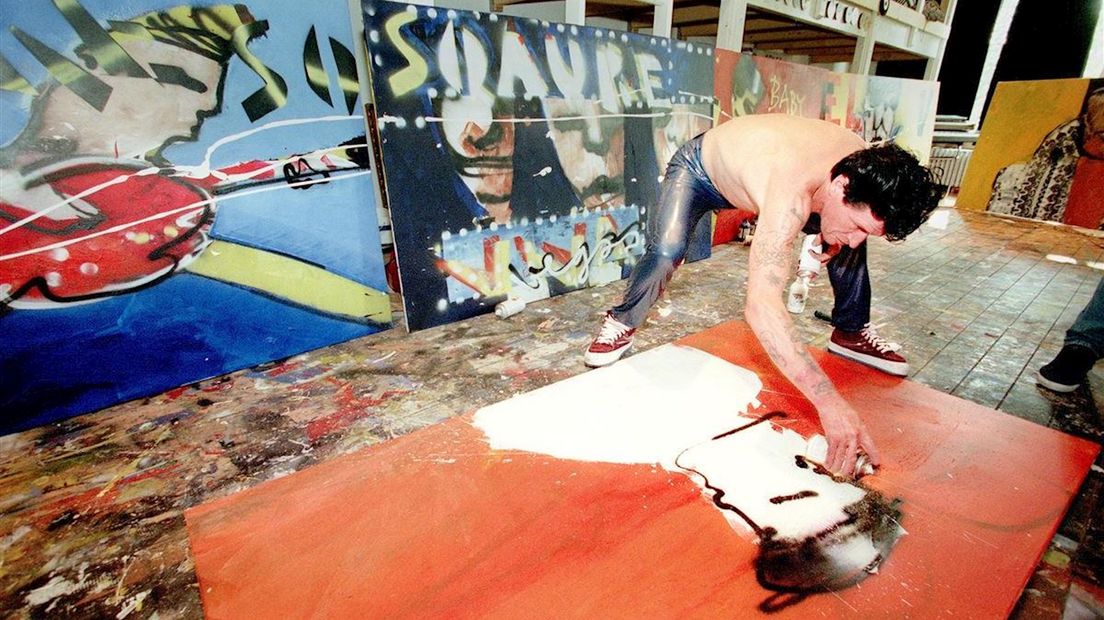 Herman Brood aan het werk in zijn atelier