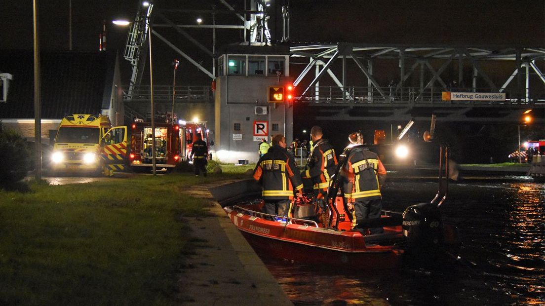 Grote Zoekactie Naar Mogelijke Drenkeling Bij Hefbrug Alphen Aan Den ...