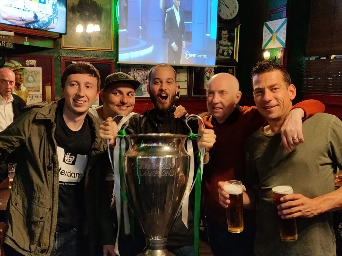 Erwan met zijn Feyenoord-vrienden tijdens een trip in Glasgow (2019)