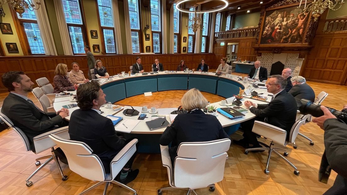De Haagse en Groningse delegaties hebben plaatsgenomen