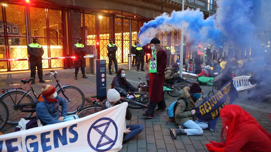 Actie Extinction Rebellion bij ministerie van Economische Zaken