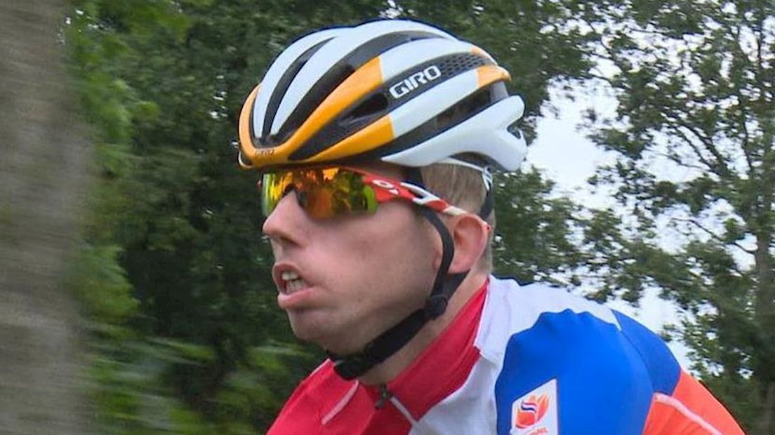 Paralympisch wielrenner Arnoud Nijhuis (Balkbrug)