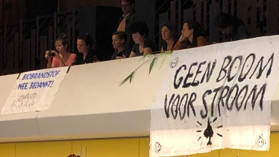 Spandoeken tijdens de Arnhemse raadsvergadering