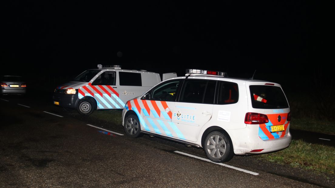 Politieauto's op de Slikkenburgseweg in Breskens.