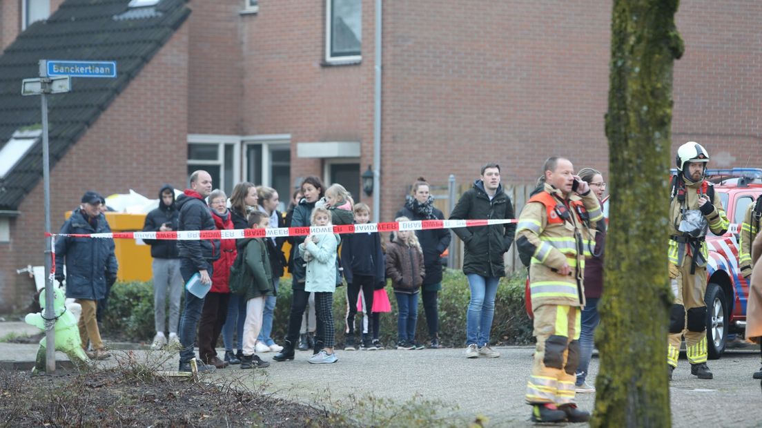 Bewoners moesten lang wachten in de kou tot de brandweer klaar was.