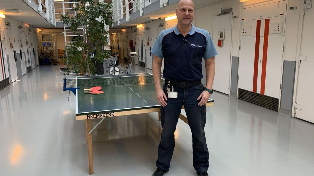 Pingpong Barry tafeltennist met gevangenen