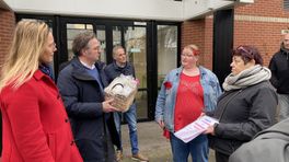 Daat Drenthe-deelnemers overhandigen petitie aan directie GGZ: 'Ons afstoten is niet terecht'
