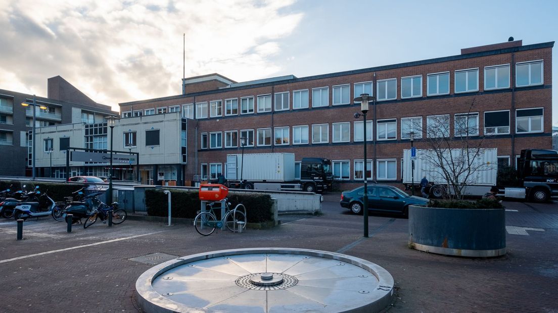 Dit pand aan de Hellestraat wordt omgebouwd tot tijdelijke opvanglocatie