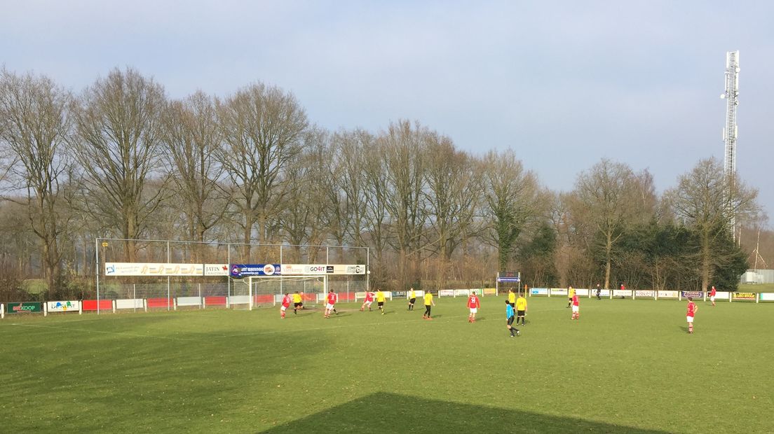 Voetballers en rugbyers Dwingeloo krijgen geen kunstgras