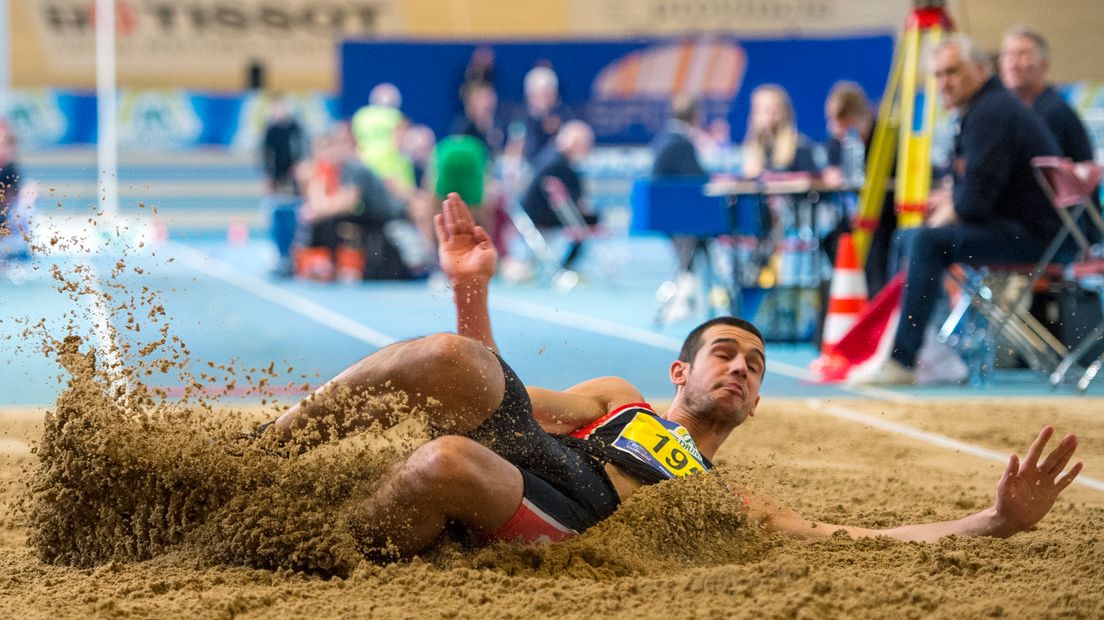 Joeri van der Hooft in actie tijdens het NK indoor (archief)