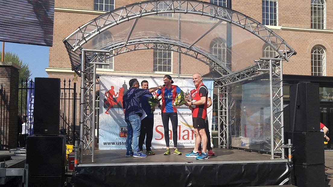 Winnaars IJsselloop op het podium