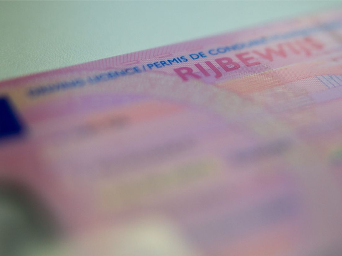 Een rijbewijs (Rechten: archief RTV Drenthe)