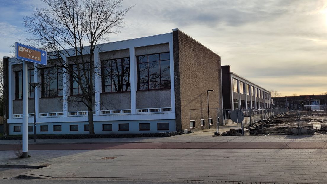 De grond naast de Fokker Terminal ligt al braak voor de bouw van de woningen