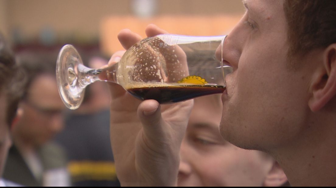Alcoholcampagne breidt doelgroep uit: 'Ook oudere jongeren doen aan bingedrinken'