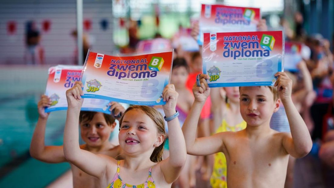 Kinderen met zwemdiploma (foto ter illustratie)
