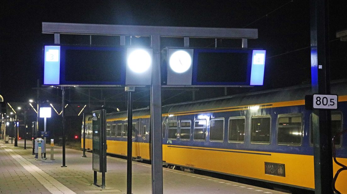Een trein op Hoofdstation Groningen