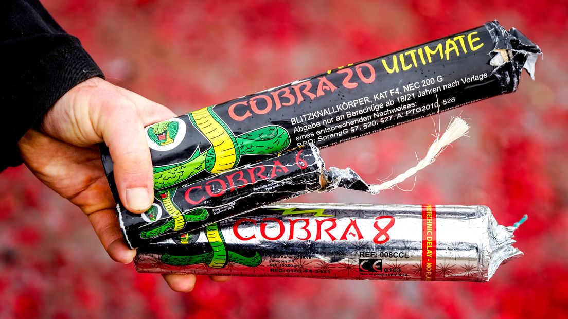 Met vuurwerk werden prullenbakken vernield (Rechten: ANP/Remko de Waal)