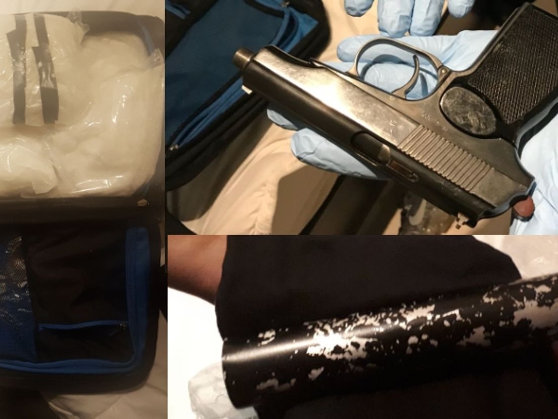 De koffer met crystal meth, het vuurwapen en de geluidsdemper.