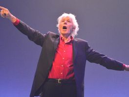 Cabaretier Paul van Vliet (87) overleden: 'Weer is een Haags icoon heengegaan'