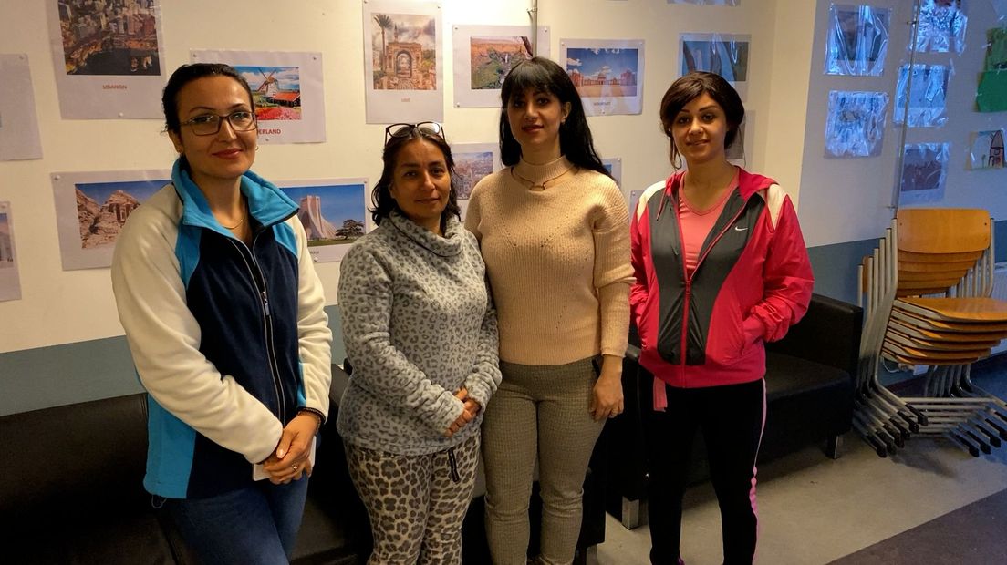 De vriendinnen van Nezara komen uit Iran, maar spreken dezelfde taal