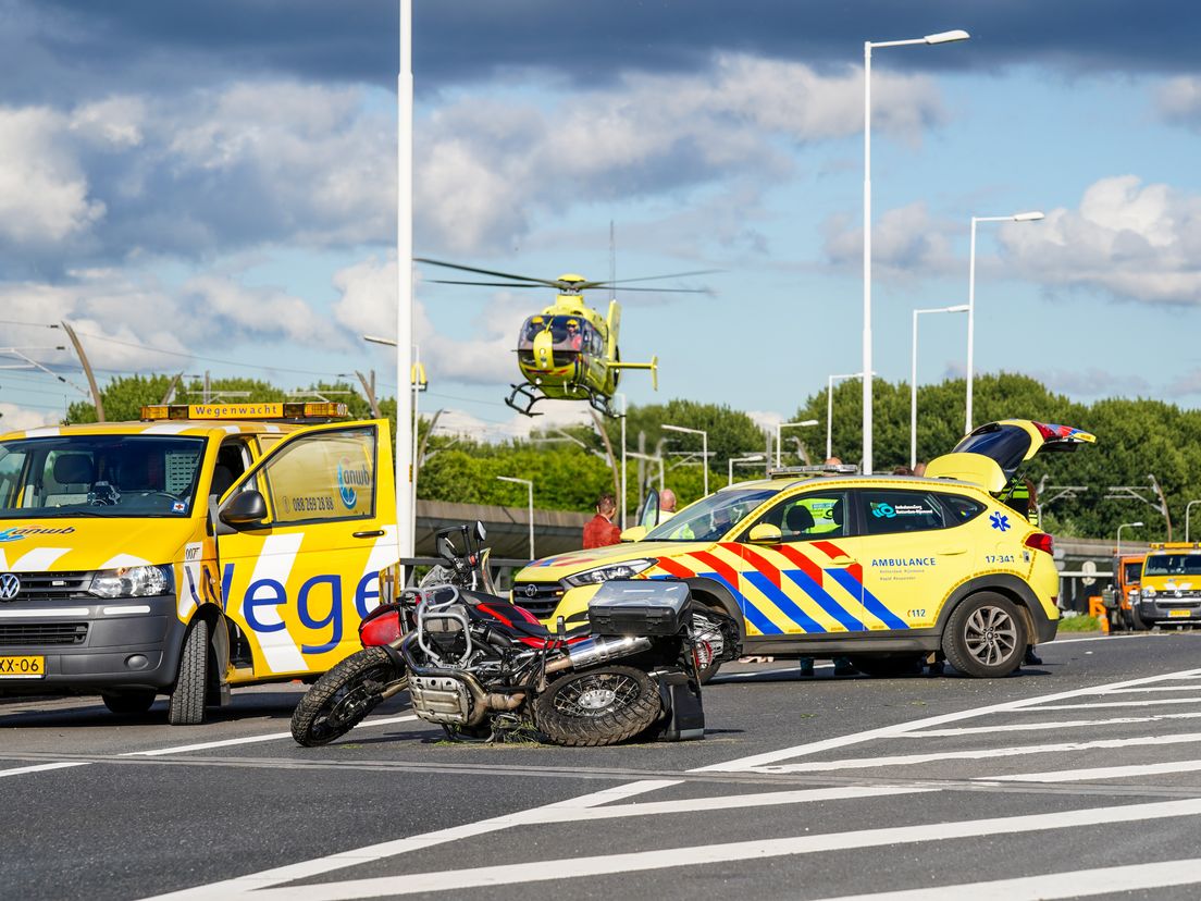 Motorrijder Zwaargewond Na Val Op Toerit A15 - Rijnmond