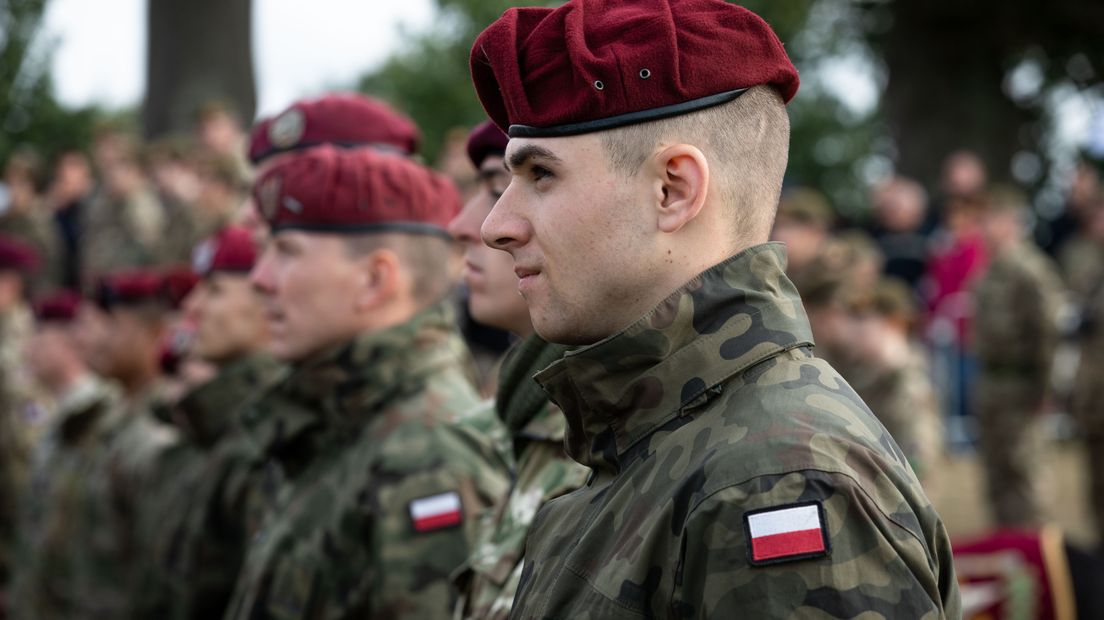 Poolse parachutisten bij herdenking