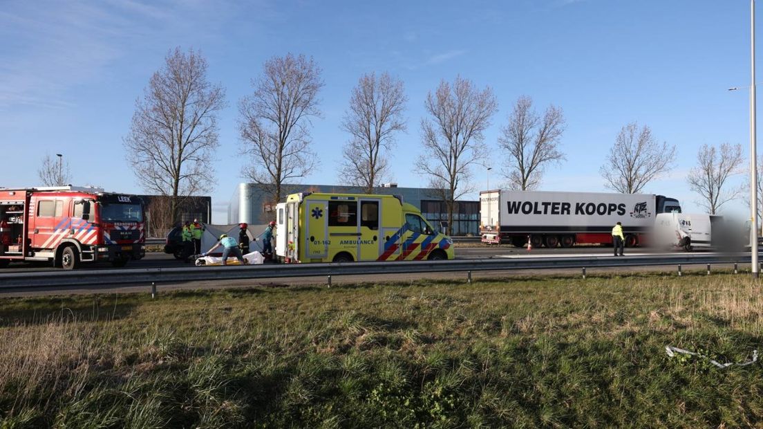 De brandweer plaatste witte schermen