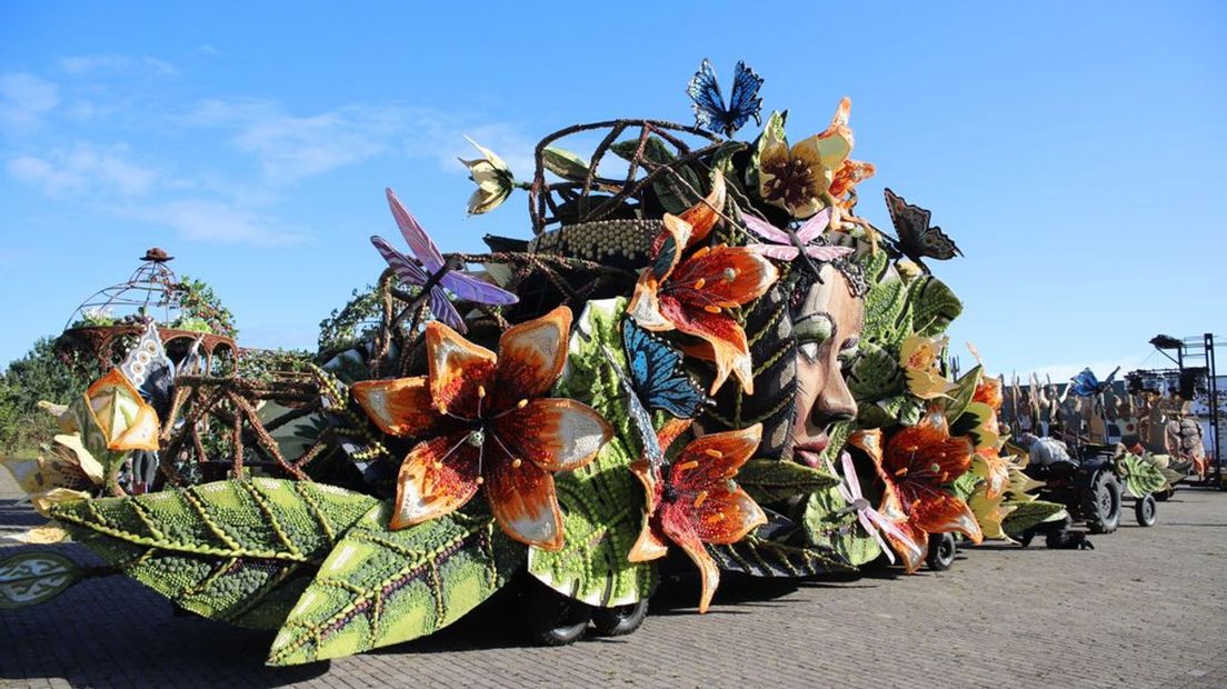 Een van de wagens op het Fruitcorso.