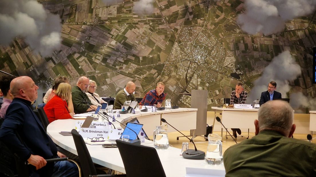 Erik Bruinenberg en Bjorn Schepers spreken namens de bewonersgroep Ossehaar Fase C in