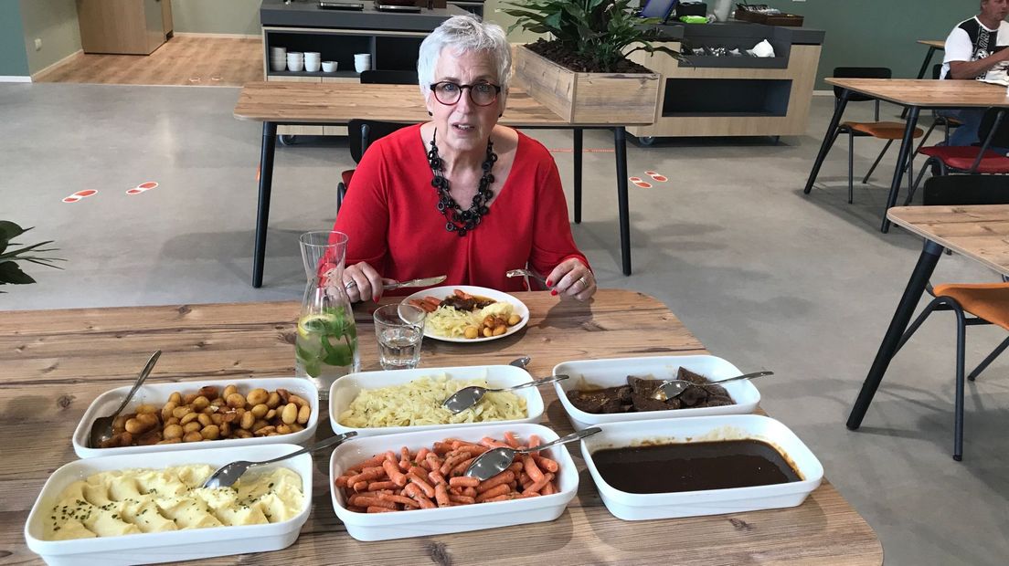 Elly van der Woude van Interzorg: 'Dagvers eten met meer smaak betekent meer genieten' (Rechten: RTV Drenthe / Margriet Benak)