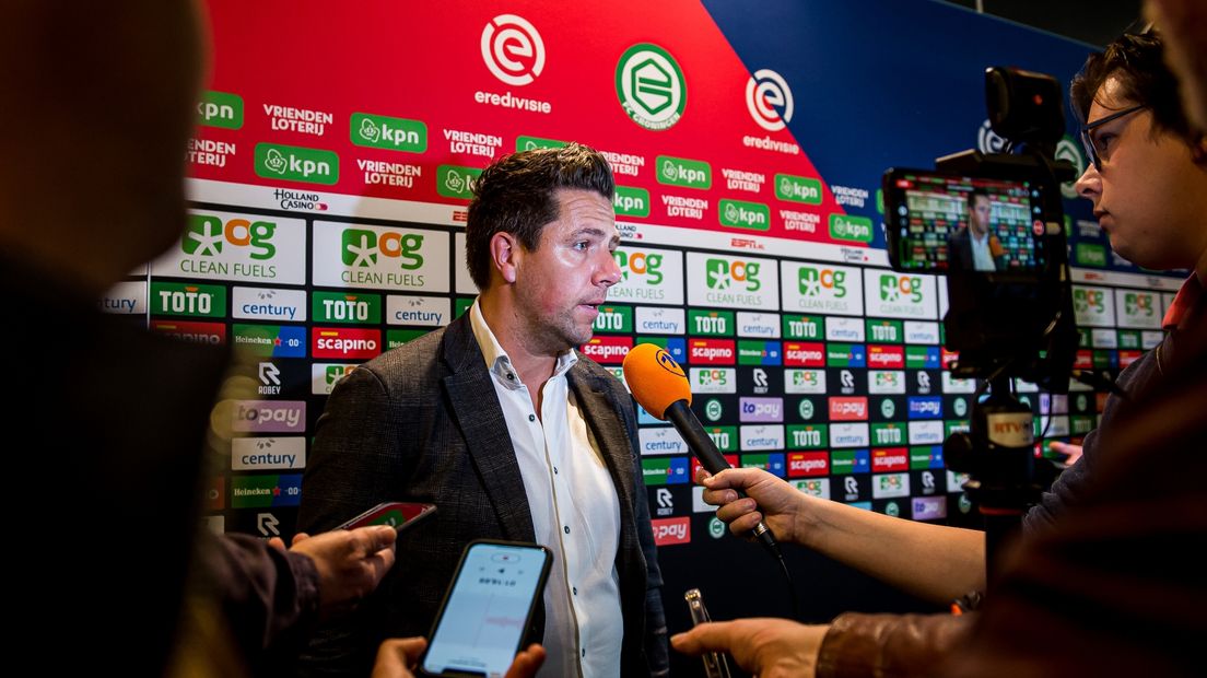 Algemeen directeur Wouter Gudde staat RTV Noord te woord na het gestaakte duel tegen Ajax