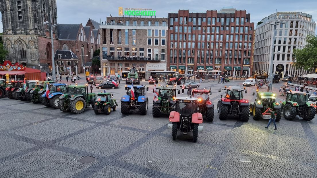 Boerenprotest met trekkers op de Grote Markt