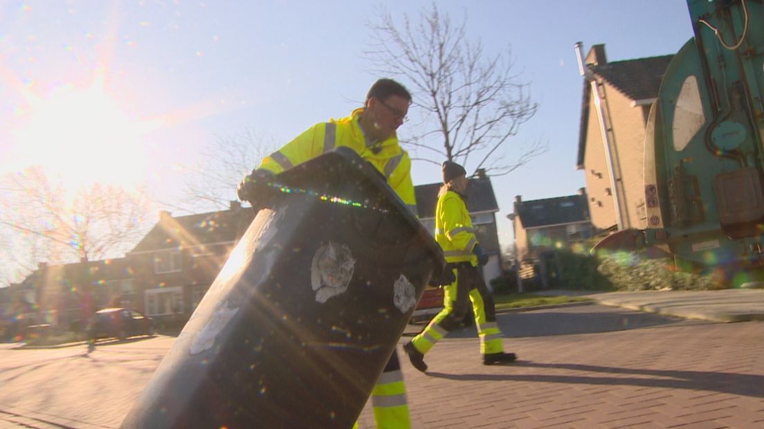 Burgemeester Bas van den Tillaar stak zijn handen vandaag flink uit de mouwen.