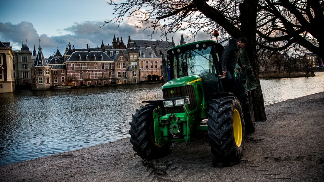 Tractor bij de Hofvijver