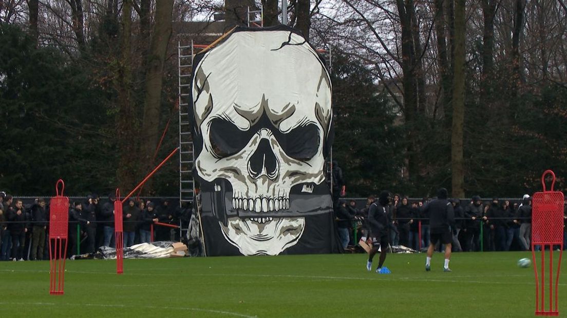 NEC supporters massaal aanwezig tijdens de training een dag voor de clash met Vitesse