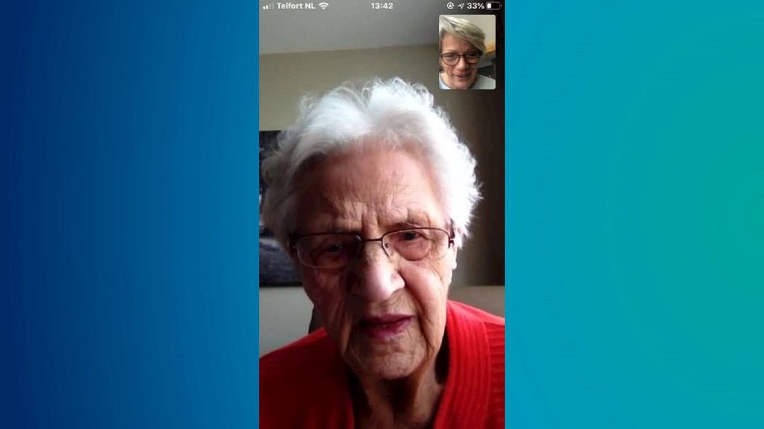 Riek, videobellend met dochter Marijke