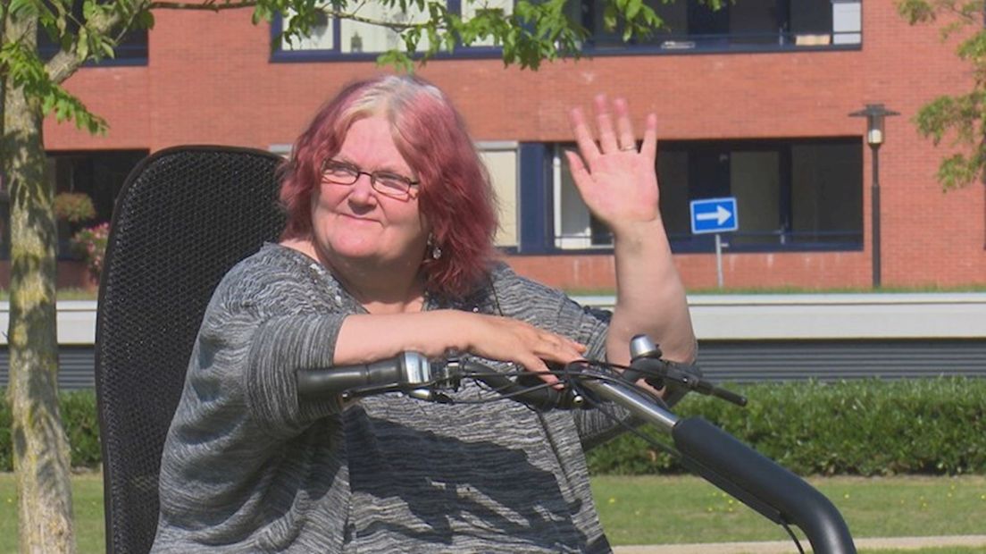 De invalide Gea heeft een advocaat in de arm genomen in de strijd om haar driewieler